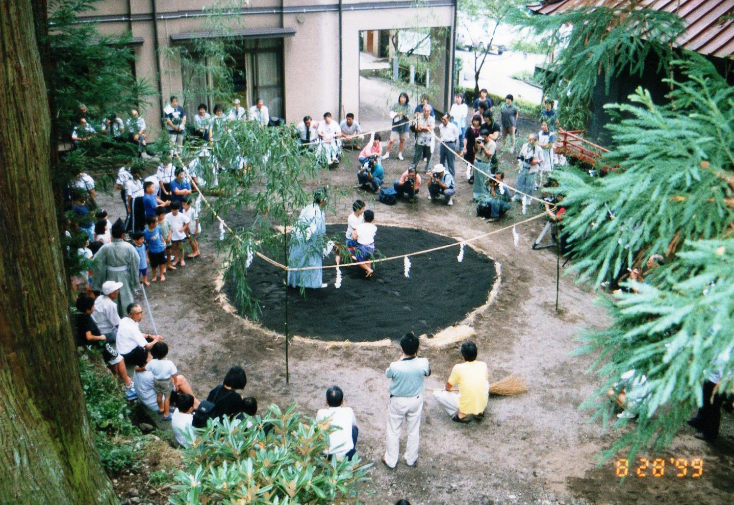 林のだんご相撲の写真